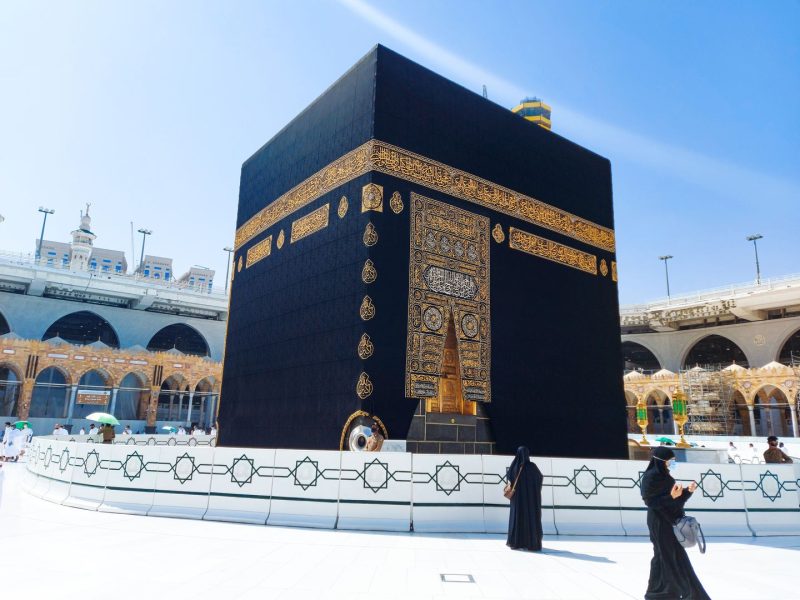 Pilgrims In Kaaba In Macca Al Haram Umrah Social 2023 11 27 04 59 17 Utc 800x600 1